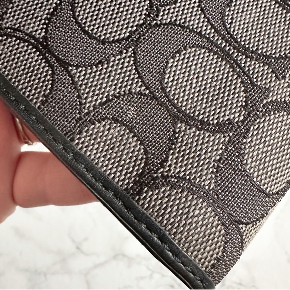 25. Coach Signature Outline Black Leather Envelope Trifold Wallet Card Holder - Picture 10 of 14